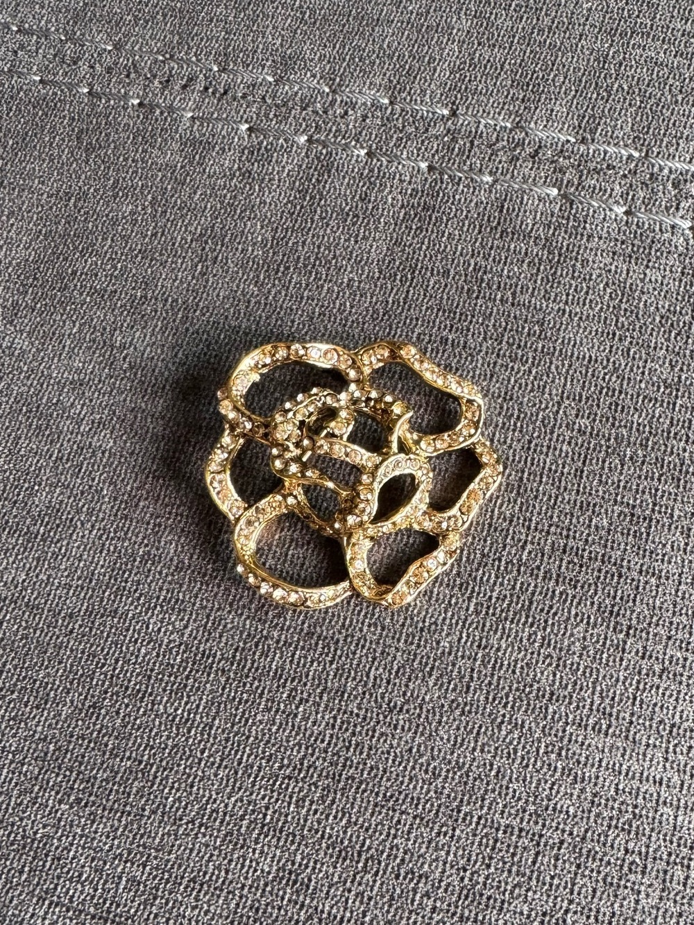 Gold brooche with rhinestones - Picture 2 of 6